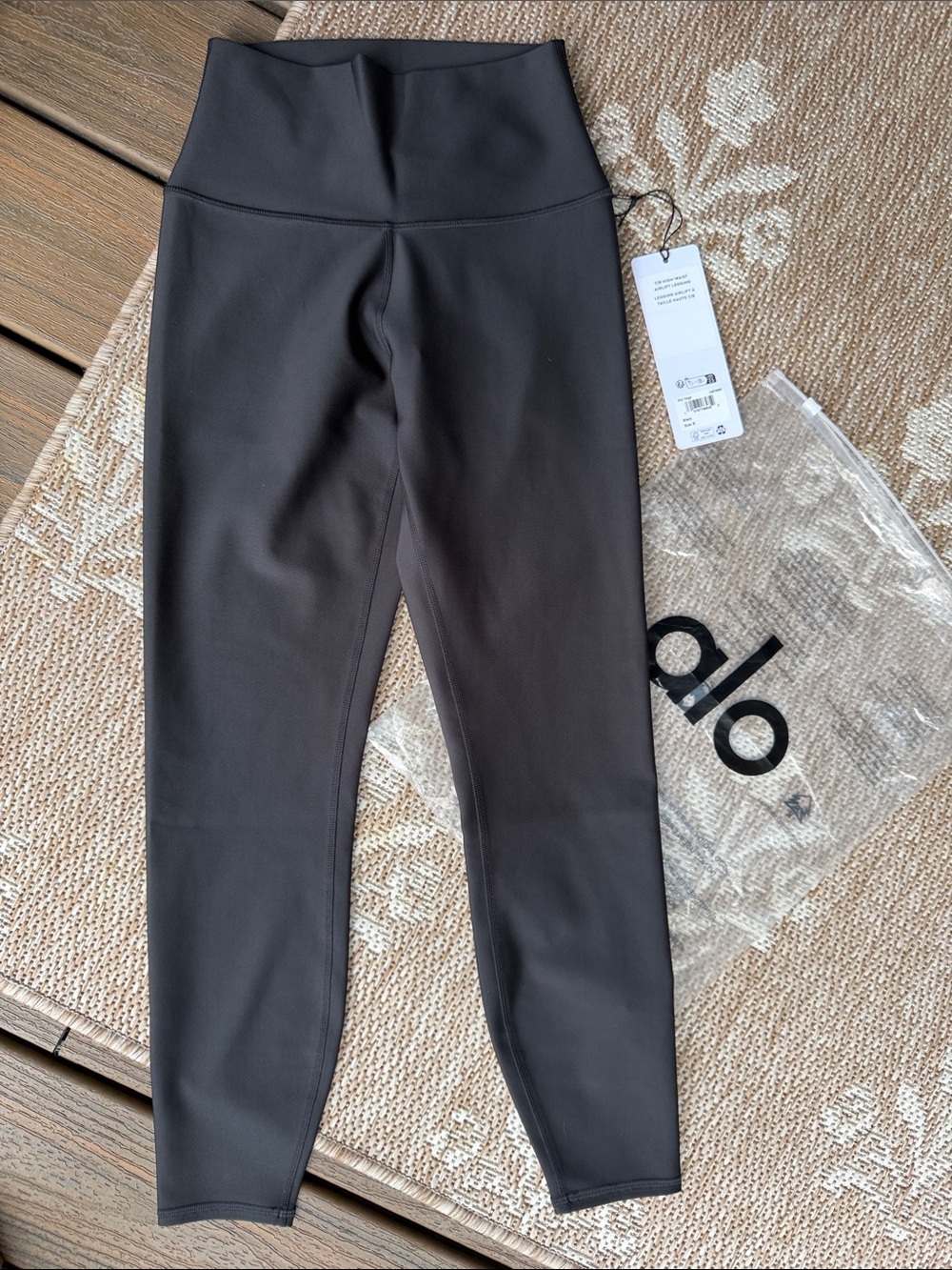 NWT ALO Yoga 7/8  High-Waist airlift Black Leggings